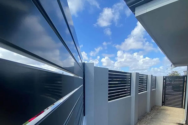 Aluminium Slat Fencing Vs Colorbond Fencing – Which is Better for Your Property?